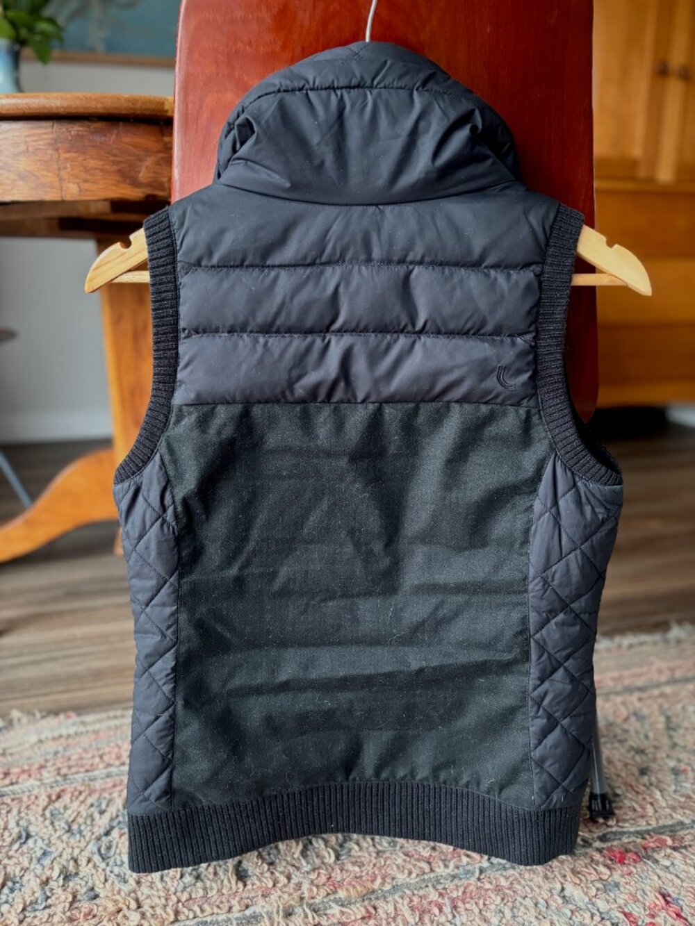 Lolë Down Quilted Vest Women's XS Black (fits like a Small) - Picture 2 of 4